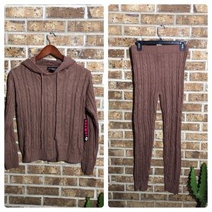 Runway size small two piece cableknit sweater set
NWT